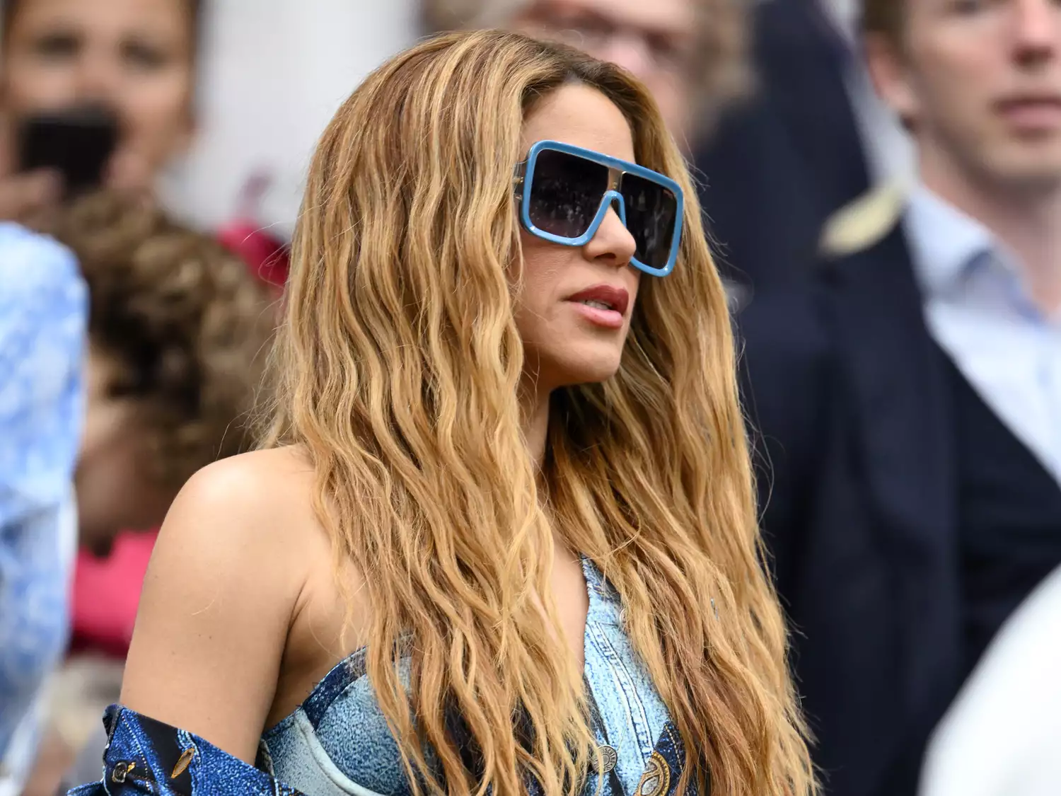 Shakira’s Silky Blonde Waves at Wimbledon Were Thanks to the Oil Shoppers Say “Plumps Up” Dry Hair