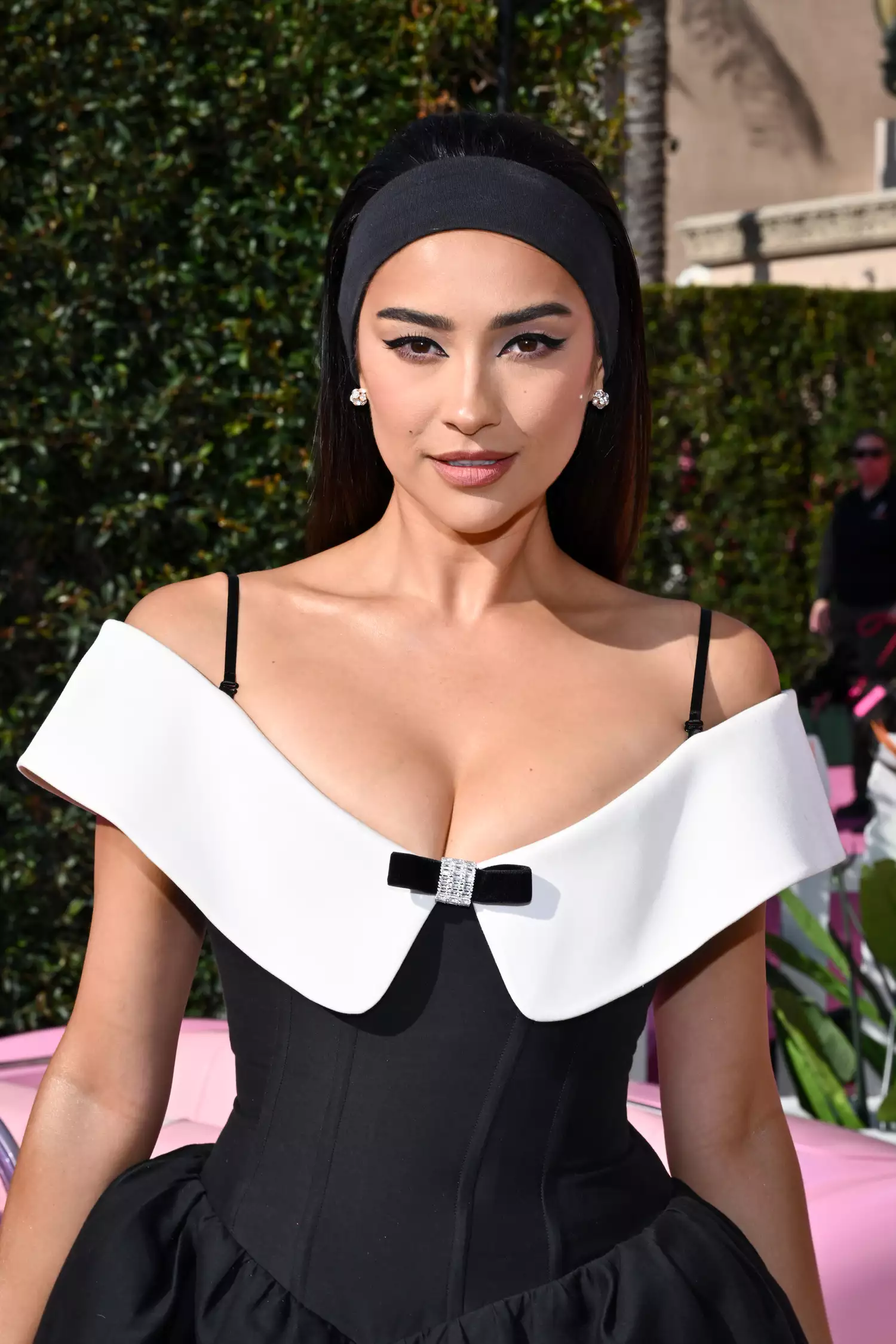Shay Mitchell Went ’60s Mod With Her Makeup at the ‘Barbie’ Premiere